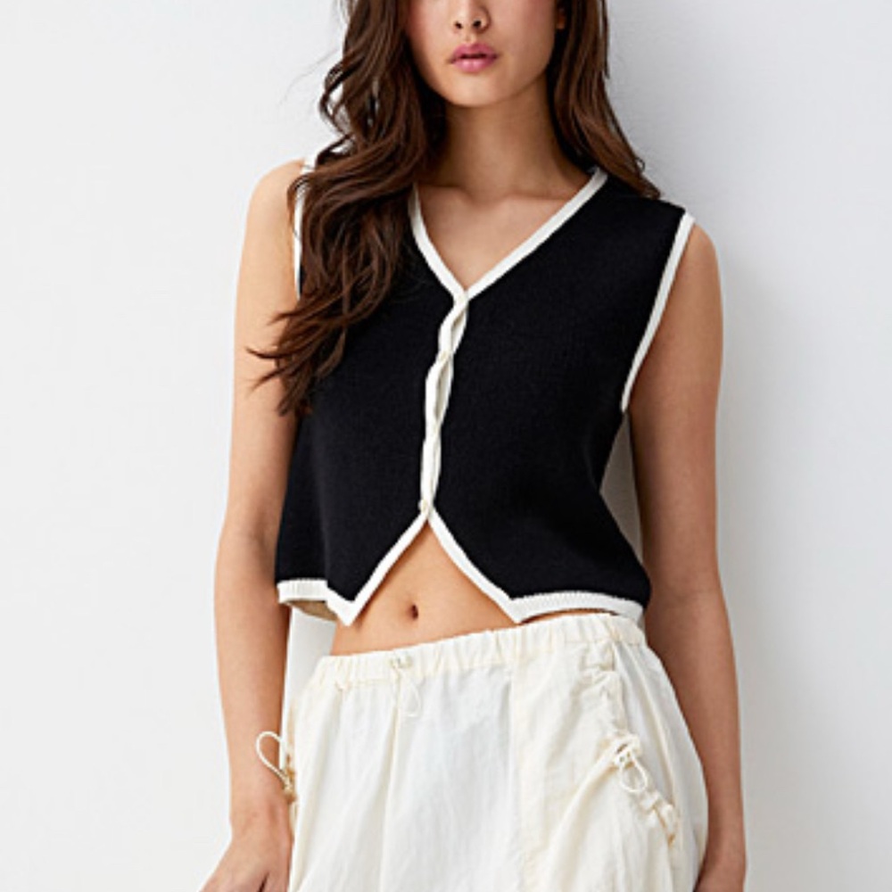 Simons Black and White Crop Top